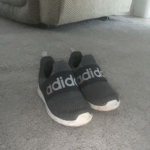 7 1/2 toddler adidas tennis shoes. Unisex